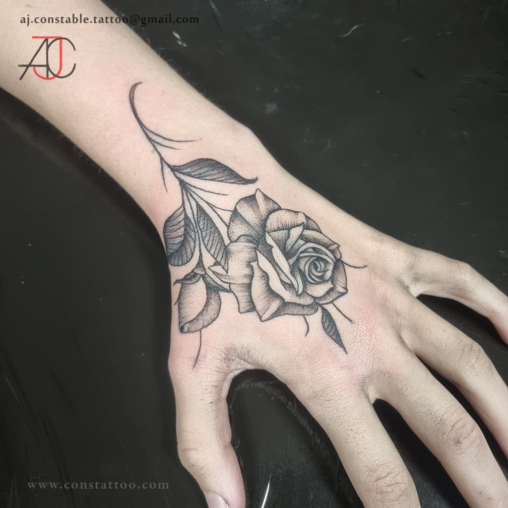 Cute little rose for Rhi's tiny little hand!
Please DM with any enquiries or fill in the enquiry form in Bio linktree 
.
.
.
#cardifftattoos
#welshtattoos
#welshtattooartists
#rosetattoodesign 
#handtattoodesign 
#floraltattooartist 
@welshinkcollective