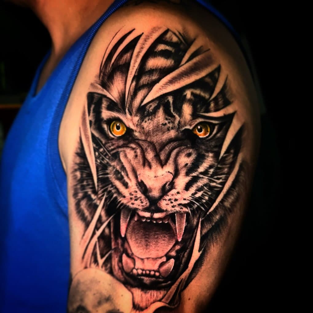 Black and Gray realism tiger done by @mcmtattoos
We’re starting to get into our busy season and are currently booking March and April - make your appointments soon! 
.
.
.
.
#aquarius #lion #zodiac #blackandgray #illistration #artist #ink #inked #tattoo #connecticut #animal #nature #Norwalk #Fairfield #Stamford #newhaven #Milford #Westport #westchester #nyc #Hartford #rhodeisland #rockland #lgbtq #womanownedbusiness