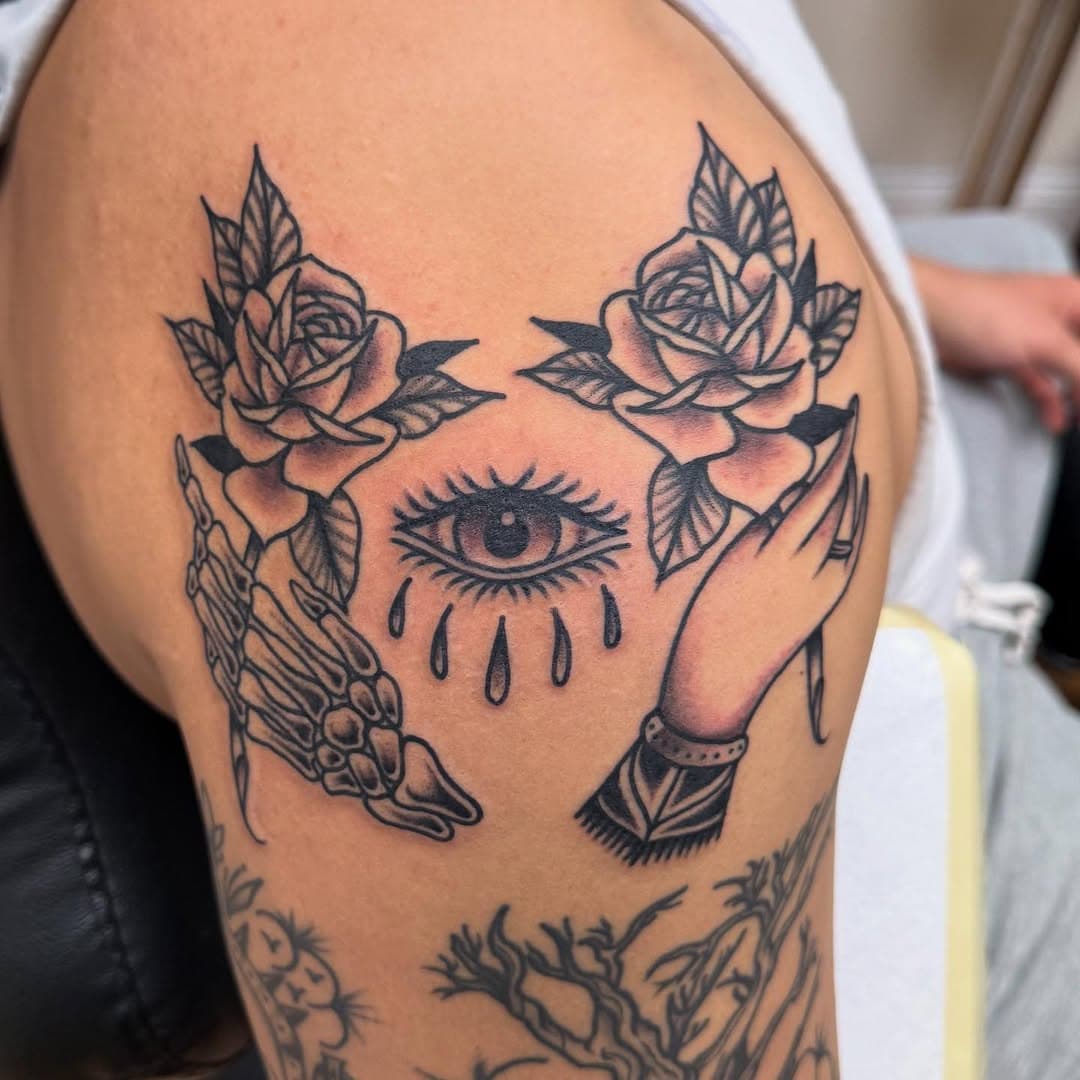 • all seeing •

#knoodle #knoodletattoos #sacredmeadowtattoo #destroytroymachines #destroytroy #banemade #peachtattoosupply #tattooartist #tattoos #tattoo #americantraditional #americantraditionaltattoo #americantraditionaltattoos #floral #floraltattoo #floraltattoos #traditional #traditionaltattoo #traditionaltattoos #allseeing #allseeingeye #ohiotattooers #ohiotattooartist #ohiotattoos