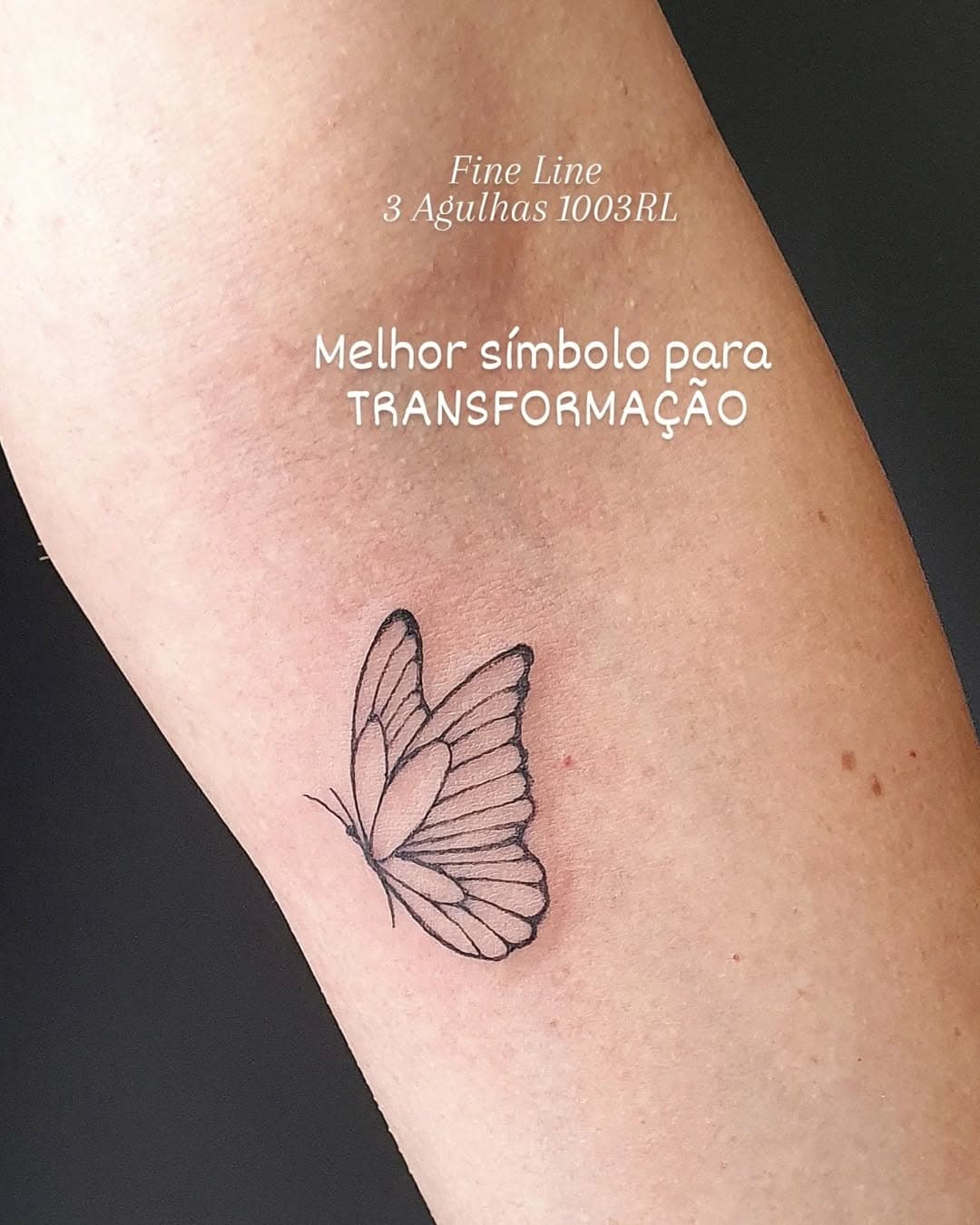 Título: Fine Line Impecável: Hidratação é Essencial‼️ Tatuagem fine line usa agulhas ultrafinas que machucam mais a pele do que as mais grossas.

🖊️ Pele bem hidratada garante traços mais precisos, cicatrização mais rápida e preservação dos detalhes da arte. Cuide-se antes de tatuar e eleve o resultado da sua fine line!

#FineLine #TatuagemFineLine #TatuagemDelicada #CuidadosComATatuagem
 #PeleHidratada #Skincare #ttatuagemimpecável #autocuidado #artenapele