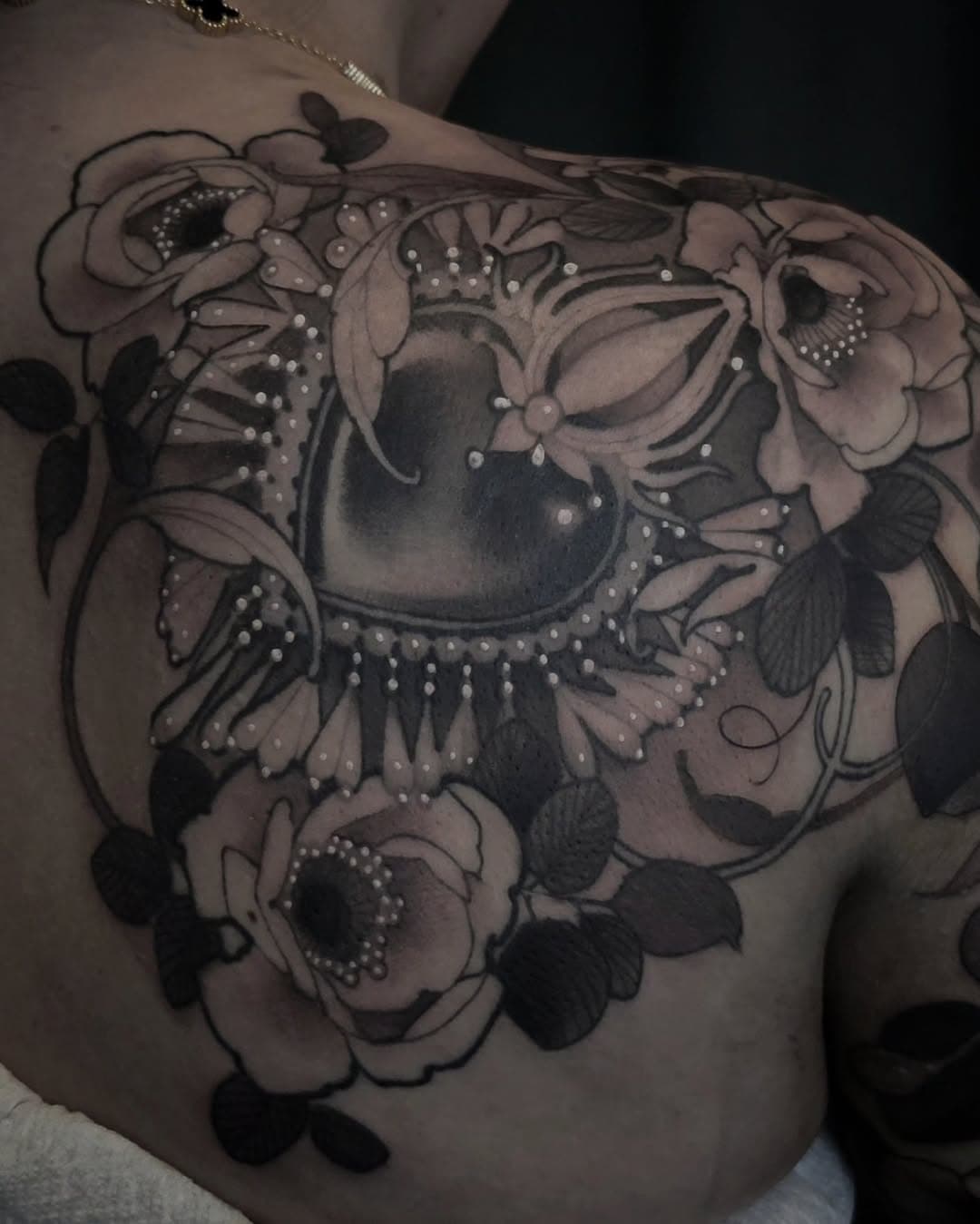 Finished up for Kenzie today! Half healed from the beginning of last year in Winnipeg, half fresh. 
♡♡♡
Made with love and Supremes from @goodguysupply 
.
.
.
.
.
.
.
.
#yxeartist #yxe #saskatoontattoo #Blackandgreytattoo #sacredheartattoo #hearttattoo #heartlockettattoo #lockettattoo #jeweltattoo #jewelrytattoo #prettytattoo #girlytattoo #shoulderbladetattoo  #shouldertattoo #canadiantattooer #canadianartists #fyp