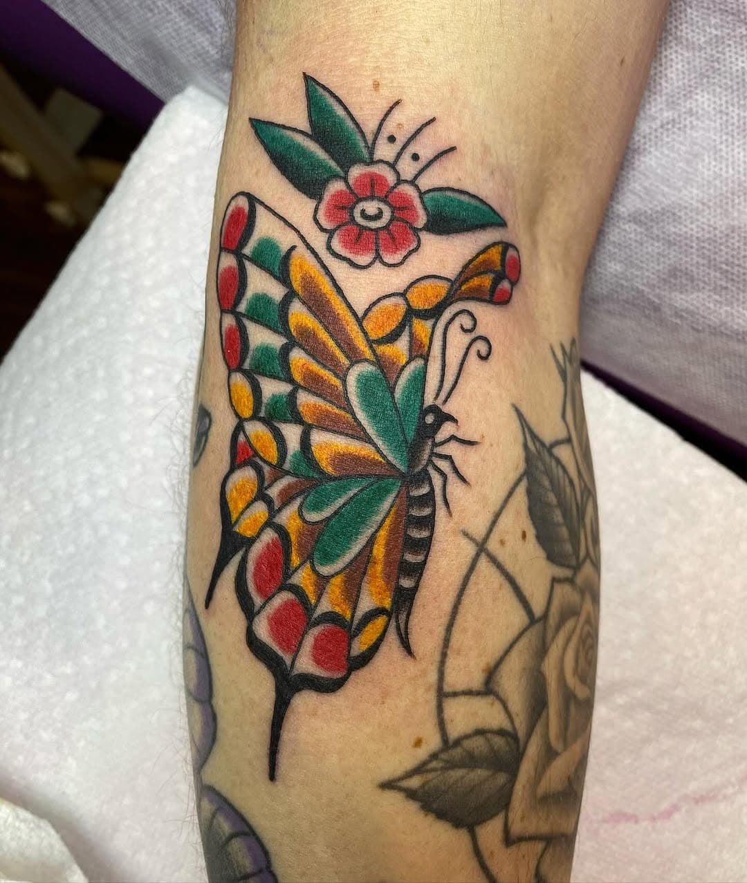 Butterflies on butterflies for Jake, thank you as always 🦋💖
.
.
.
.
#noodlestattooshop #warrenville #naperville #chicago #illinois #chicagosuburbs #traditionaltattoo #americantraditional