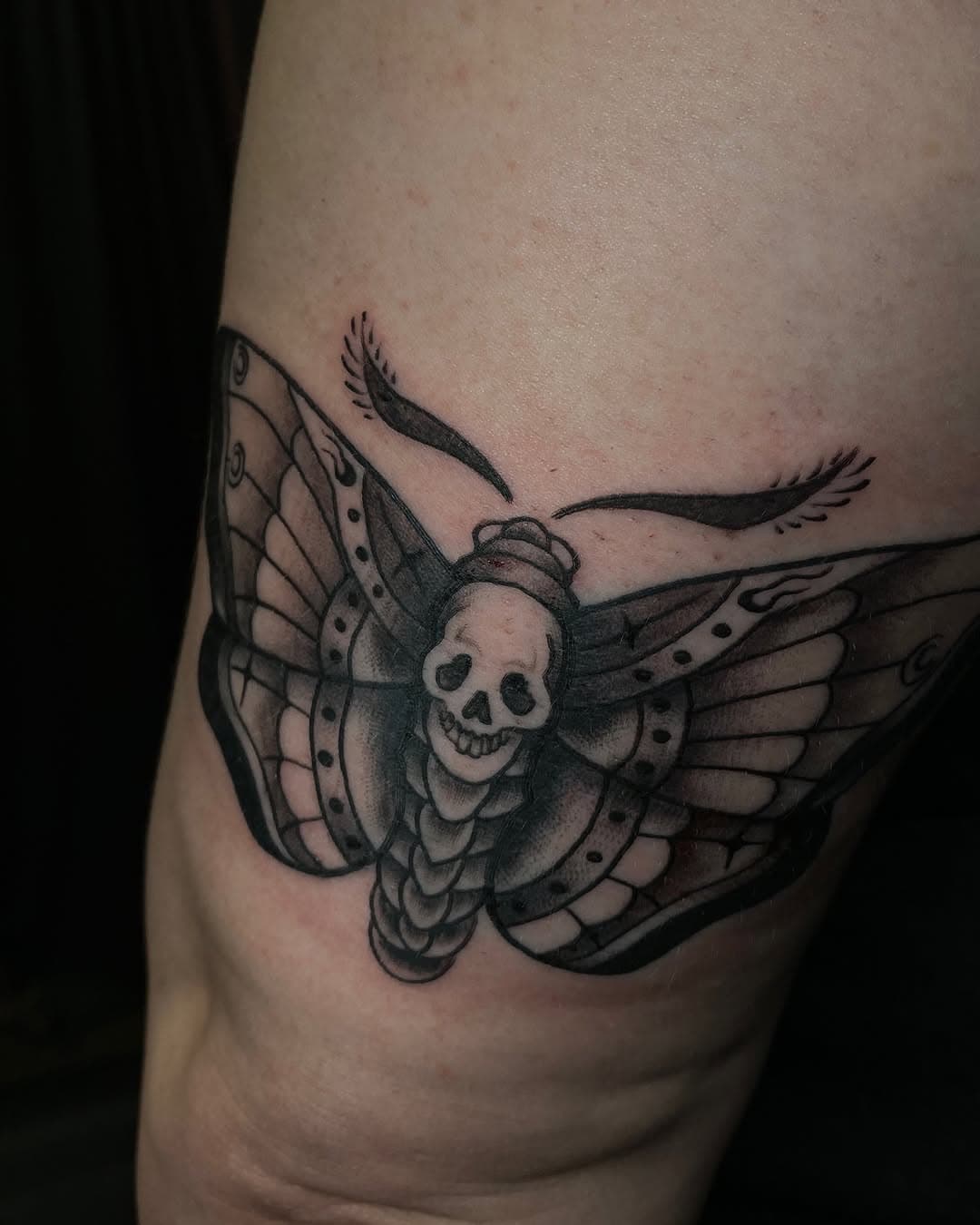 Moth piece by @inks_artica dm him directly to book or come in for a free consultation! 
✦
⋇
✧
⋇
✦
⋇
#tattoo #ink #houstontattooartist
#webstertexas #houstontexas #eternalink #gypsyrosestudio #texastattooartist #tattooer #houstontattoos #walkins #flash #tattooflash #leaguecity #friendswood #pasadena #webster #clearlake #houstontattoo #fineline #walkins