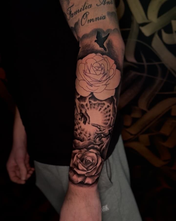 Pretty much all done on this forearm piece, just needed a little more to finish off the rose, limited space remaining in February, if you want to bag yourself something like this then shoot me a message before it’s too late! 

•

•

•

•

•

•

Done using:
@yayofamilia 
@electrumsupply 
@criticaltattoosupply 
@cheyenne_tattooequipment 
@barber_dts 
@unigloves 
@dynamiccolor 
@magicmoon_tattoo_supply 
@killerinktattoo 

Tattooed at: @handofmysteries 

Sponsored by @yayofamilia
Check them out for the best aftercare creams!

#tattoo #traditionaltattoo #blackandwhitetattoo #dotworktattoo #northamptontattooartist #blackwork #blackworktattoo #northamptontattoo #lutontattoo #lineworktattoo #narutotattoo #followback #followforfollowback #realism #realismtattoo #blackandgreytattoo #narutoshippudentattoo #narutoshippuden #naruto #traditionalart #tattooideas #tattoodesign #otaku #otakuartist #animetattoo #anime #dragonballztattoo #dragonballz #onepiecetattoo #onepiece