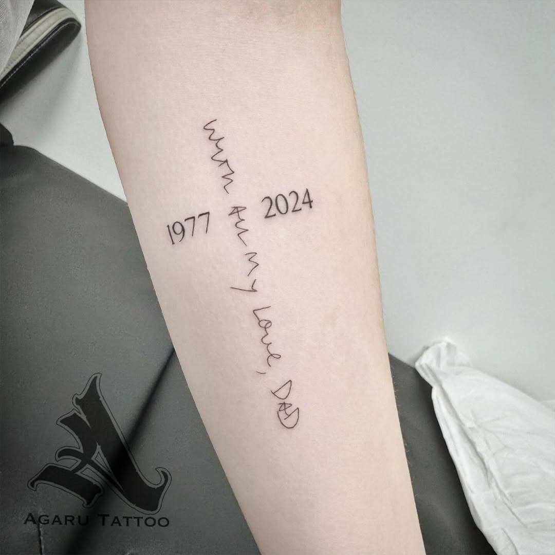 A memorial piece for Lily by @lindsaymarieapril 

#memorialtattoo #fineline #finelinetattoo #finelinetattoo #crosstattoo