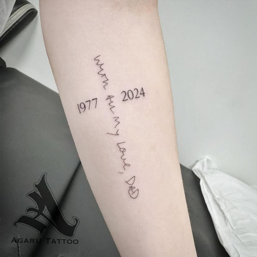 A memorial piece for Lily by @lindsaymarieapril 

#memorialtattoo #fineline #finelinetattoo #finelinetattoo #crosstattoo