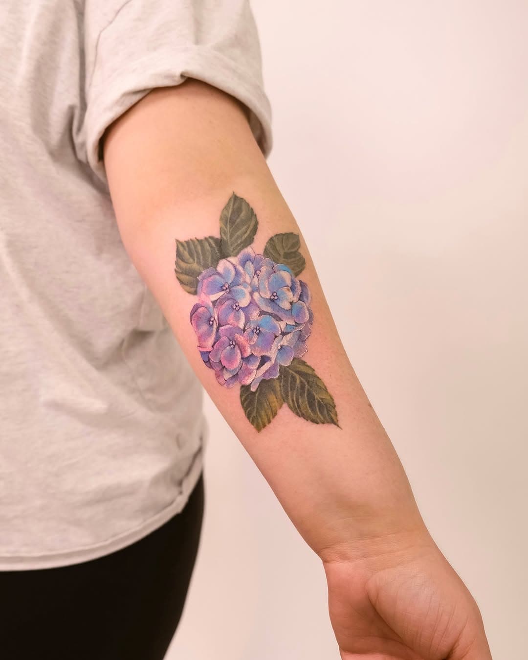 cover up tattoo 
.
.
.
#coveruptattoo #coveruptattoos #coveruptattooartist #tattoocoverup #tattooflower #flowertattoo #tattoofleur #tatouages #colortattooartist #botanicaltattoos #botanicaltattooartist #tattoobotanical #catkattattoo #torontotattoo #torontotattooartist #torontotattoos #torontotattooshop #torontoontario #tattootoronto #onrariocanada #canadatoronto