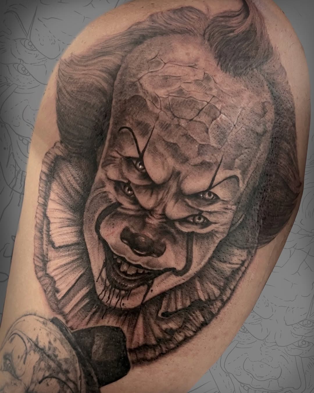 Reposting 🖤 can’t wait to get a better picture of this one healed 🤡 

•
•
#pennywise #pennywisetattoo #horror #horrortattoo #tattooartist #michigantattooartist #detroittattooartist