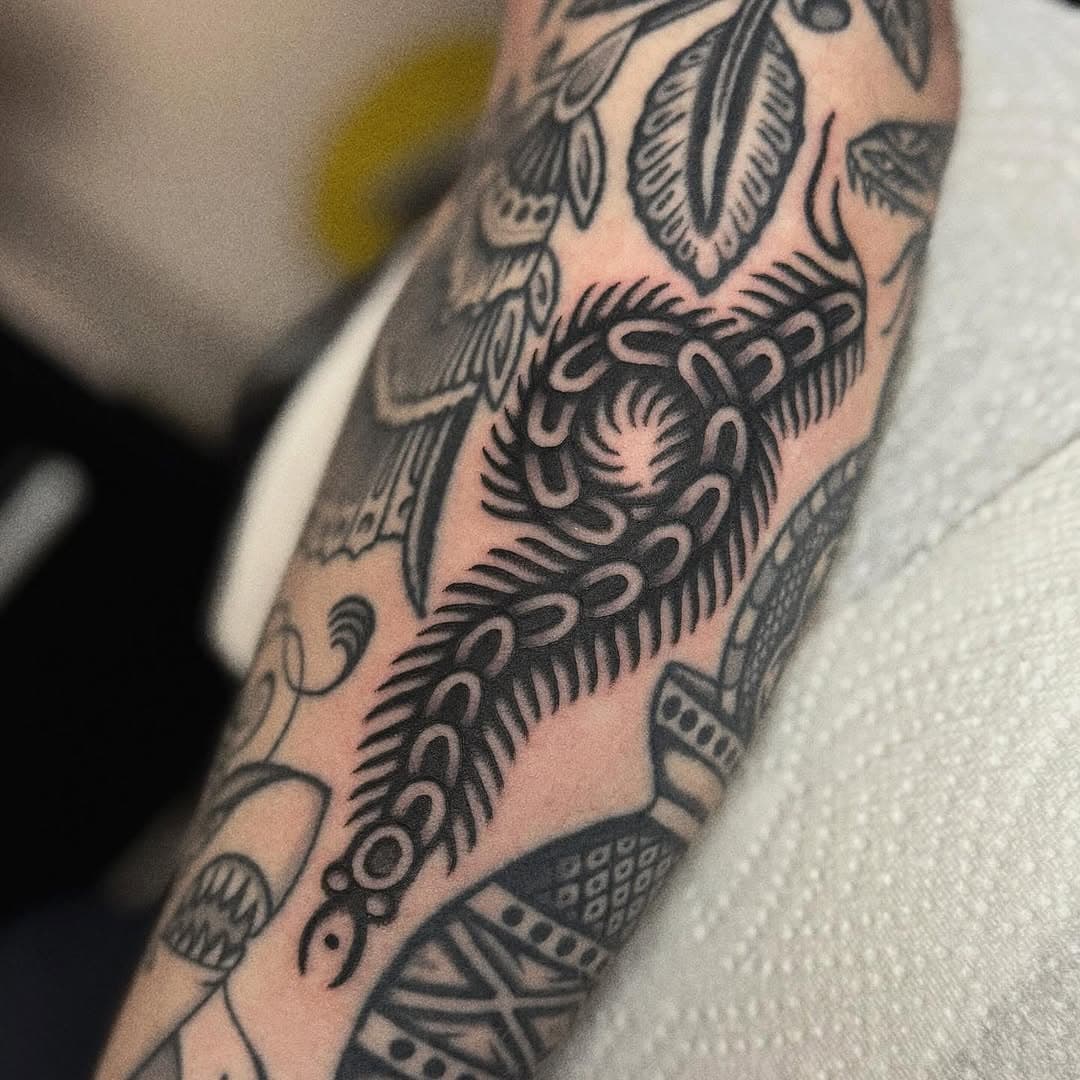 Little drawn on gap filler from a few weeks back on Joe. Thank you as always my friend 🙏🏻 #tattoo #tattoos #traditionaltattoo #traditionaltattoos #traditionalartist