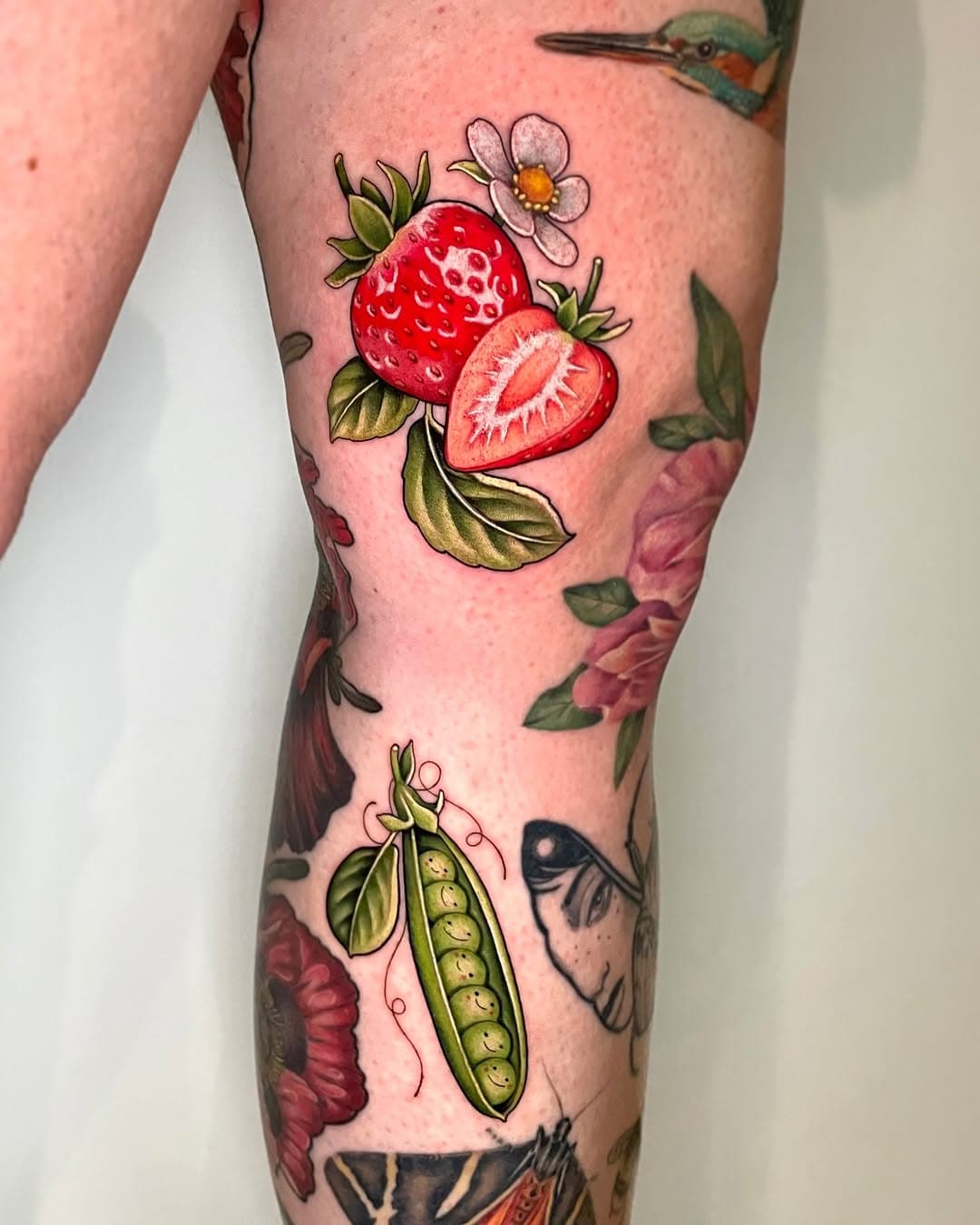 a big thank you to Jan for asking me to do this v cute pair of gap fillers (and for sitting incredibly) 🍓🫛 i really love doing these kind of tattoos! ✨ x 
.
.
spons by @butterluxe_uk @killerinktattoo @xtremetattooink @magicmoon_tattoo_supply 🤍