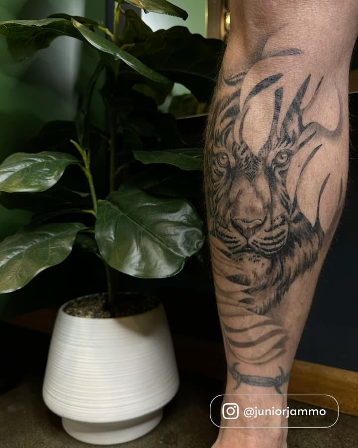Another piece added and healed to Deans collection🙌 
Tattooed at your @tailormadetattoo 

To enquire about your custom idea, email me at infotailormadetattoo@gmail.com or call 0423176620 during studio hours 

#tattoo #brisbanetattoo #brisbane #tattoostudio #realistictattoo #jungletattoo #tigertattoo #tiger #blackandgreytattoo #realistic #shintattoo #tailormadetattoobrisbane #insta #photography