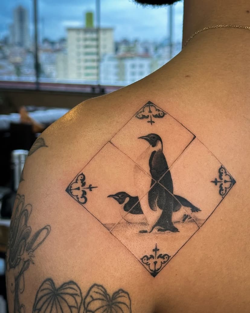 Fiquei muito feliz em fazer uma tattoo de pinguim pela 1a vez em 10 anos, ainda mais na série dos Azulejos. 

Obrigado pela confiança @warlissonf e até a próxima 😊