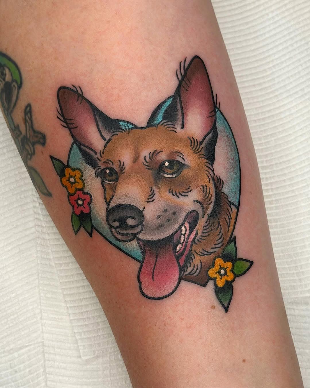 ❤️ nothing beats talking about your pets during our appointment ❤️ 

made at @thegrandillusiontattoo ✨ 

❤️✨❤️✨❤️✨❤️✨❤️✨❤️✨❤️

#dogsofinstagram #cutetattoo #petportrait #dogtattoo #dogtattoos