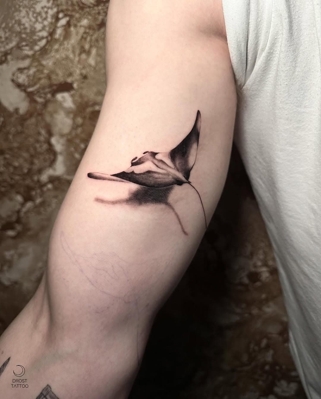 ocean 

a little manta ray for @nikolajslarsen tattoo collection 🌊 
___________________
made by #drosttattoo at @hextattoostudio with @bheppo inkdefence @emalla.official