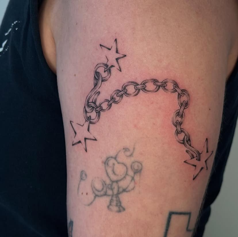 flash for Stef ❣️ above a healed @birth.mark 🥺❤️ 

#flash #flashtattoo #tattooflash #tattoomachine #machinetattoo #nytattoo #tattoos #tattooartist #austin #austintexas #texas #texastattoos #austintattoos #nytattoo #nytattoos #nyctattoo #brooklyntattoo #hudsonvalleytattoo #kingstontattoo #albanytattoos #finelinetattoo