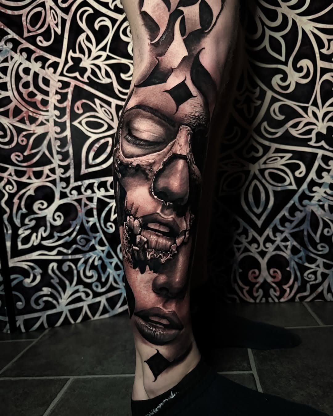 Classic skulls and women. Can’t go wrong.

Sponsored by @killerinktattoo @valknutrotary @bridgestreettattoo 

@pantheraink @uktta @kwadron @butterluxe_uk @skinart_collectors @sullenclothing