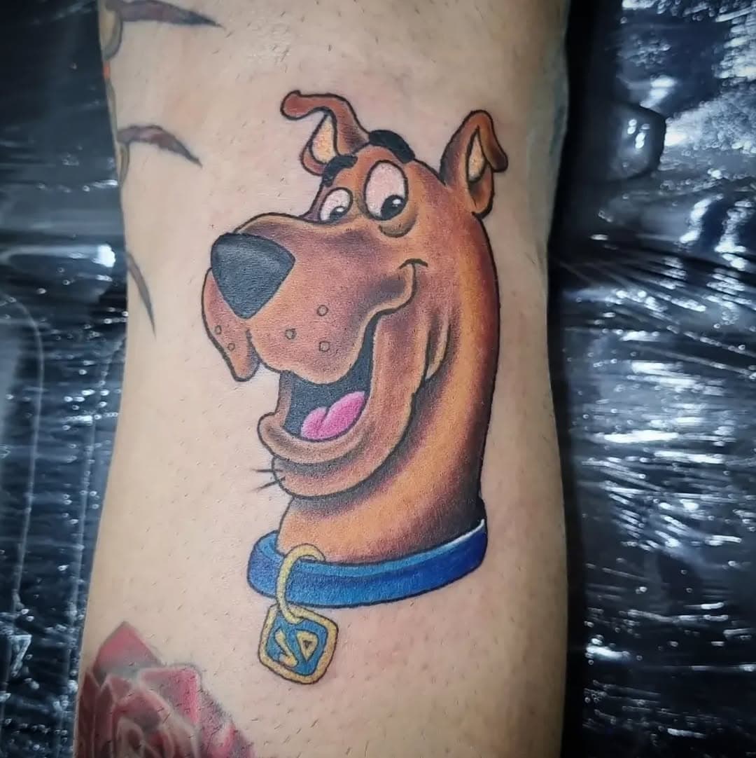 Comenta aqui qual desenho marcou sua infância?
.
Scooby Doo...
.
Um pouco de cor por aqui !
.
#fireworkstattoo #estudiodetattoo #estudiodetatuagem #estudiofireworks #leofrankelin #tatuagem #tatuagens #tatuador #scoobydoo #geek #geektattoo #desenho #tattoo #tattoos #colourtattoo #tatuagemcolorida #jdmarajoara #ruasocrates #ink #inked #inkedmag #art #dog #dogtattoo