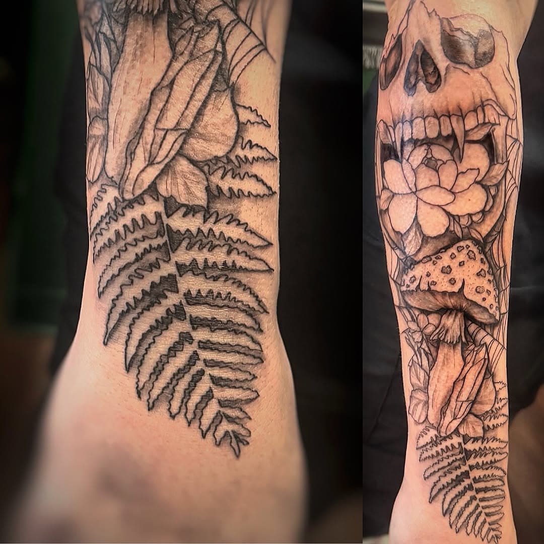 LOVE this negative skin fern on this project 😍🔥

#yegtattooartist #edmontontattooartist #ladytattooers #femaletattooartist #sprucegrove