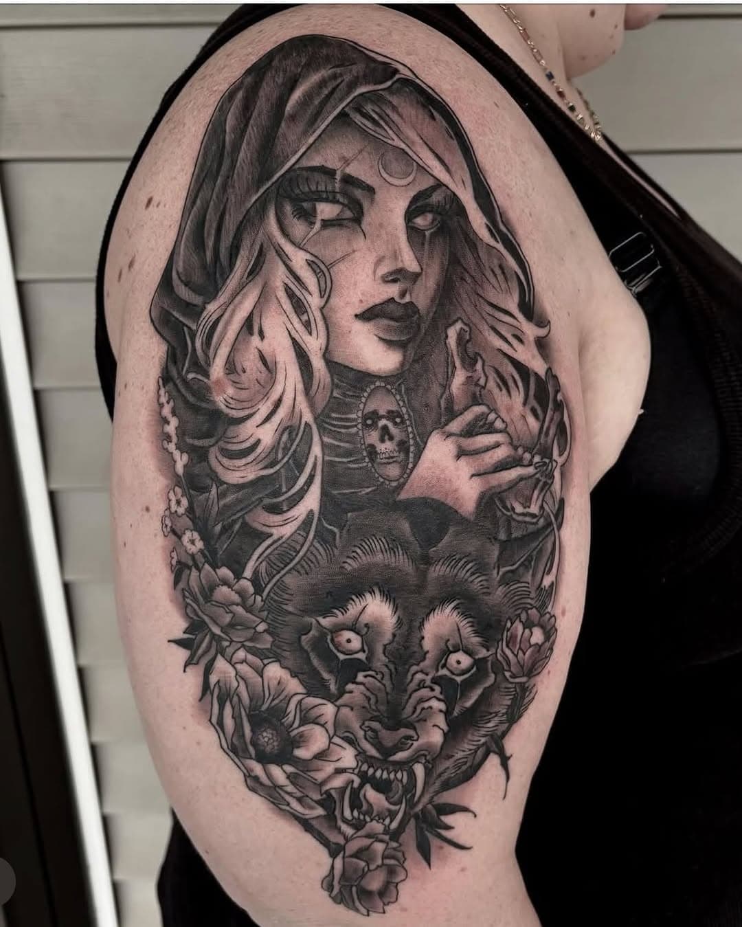 HJ @honest_jon_tattoos NAILING this black and grey,witch & wolf piece for Brooke! Always booking
Call(425)412-3864- walk in or DM FOR availability! #blackandgreytattoo  #wolf #witch #witchtattoo #lynnwoodtattoostudio  #seattletattoo #everetttattoo #edmondstattoo #tattooloverscare