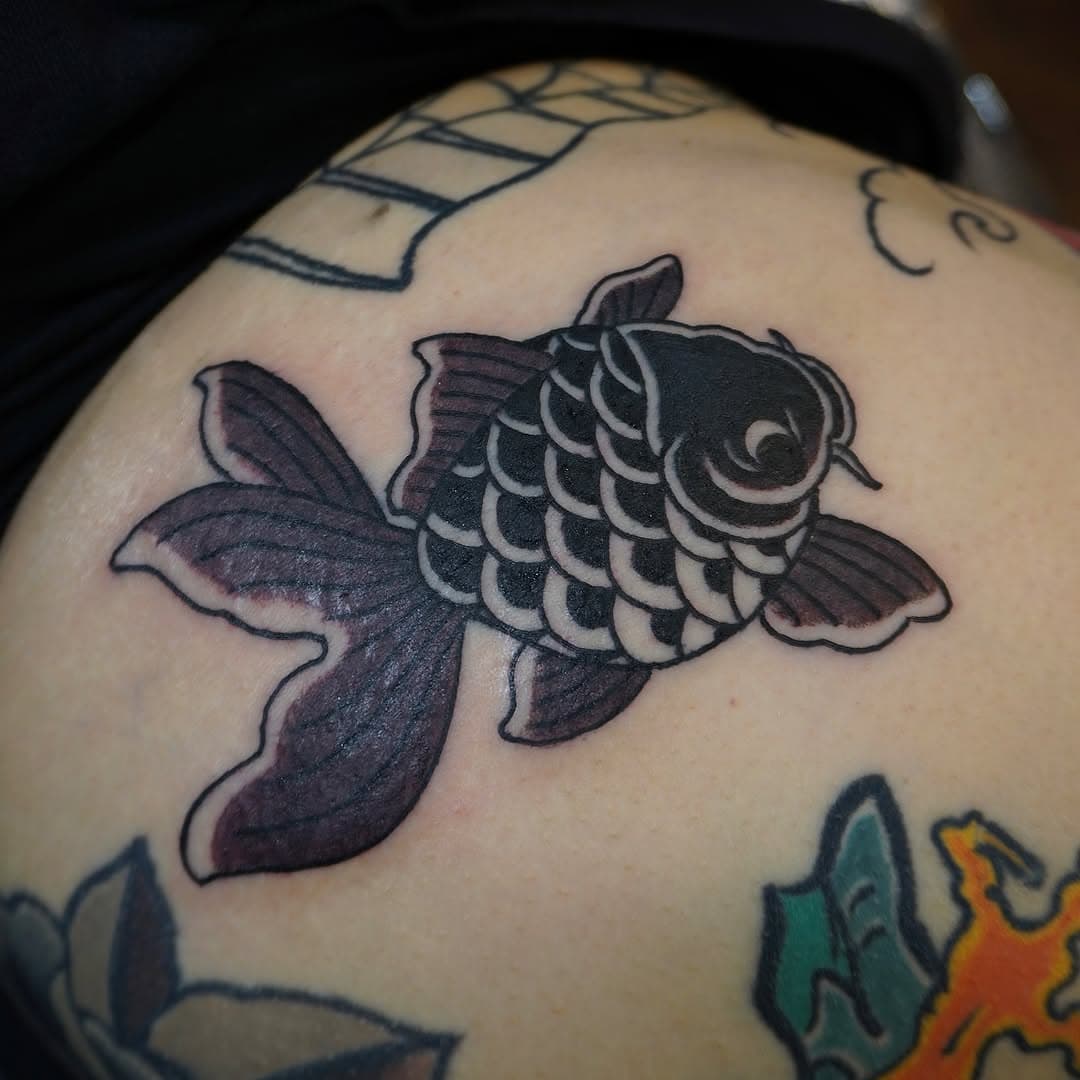 Traditional Japanese-Inspired Goldfish (Kingyo) Tattoo I Did on Stef Recently. 
#JapaneseTattoo #Irezumi #KingyoTattoo #GoldfishTattoo #TraditionalTattoo #Wabori  #tattoo #tattooartist #tattoostudio #tattooart #tattoocommunity #tattoosofinstagram