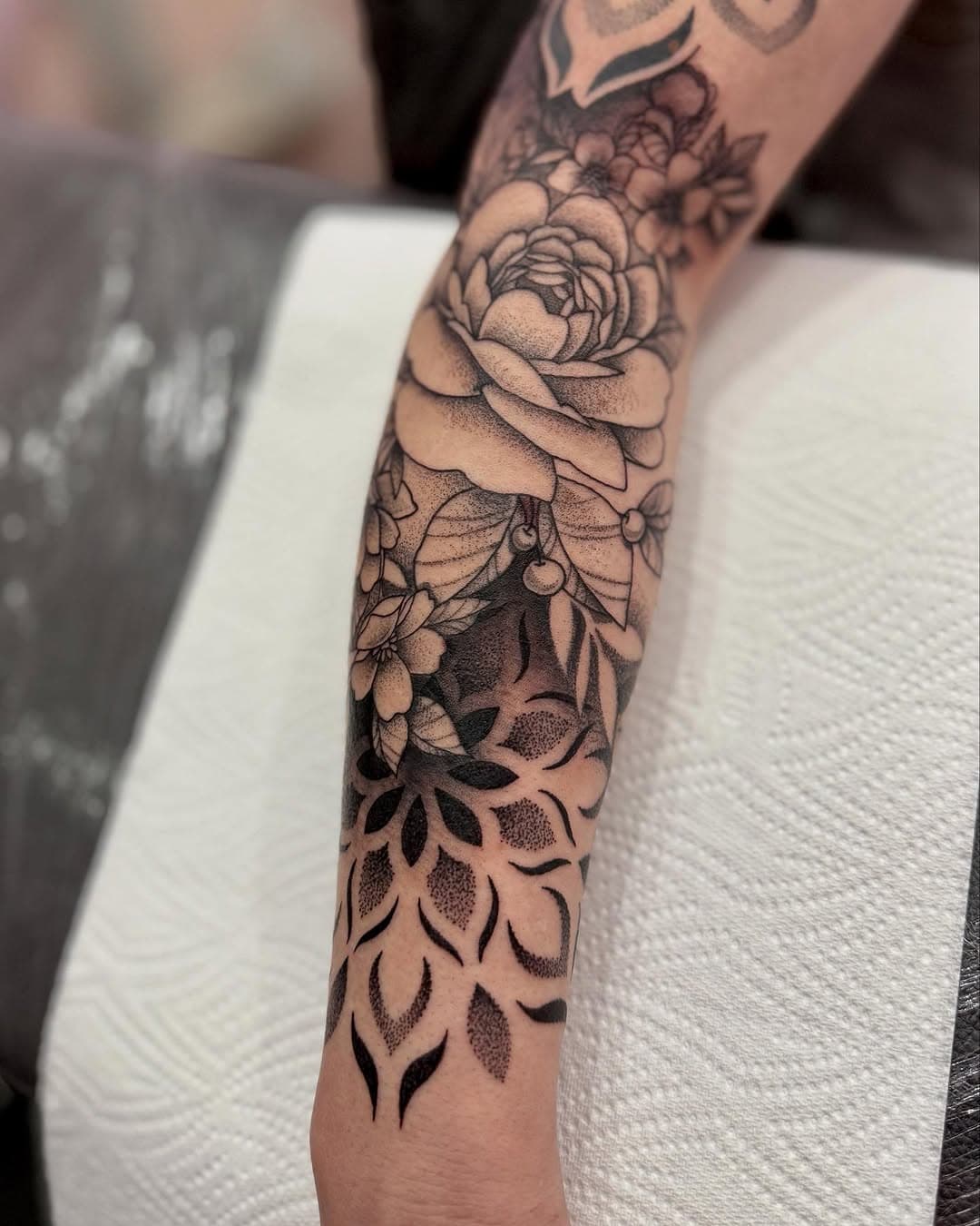 More for Hannah’s sleeve from Saturday! 😍 I’m so happy with how this is coming along and can’t wait to get more done in April 😊 I hope you’re still enjoying Arcane, I’ll make sure I have a new recommendation for your next appointment 💁🏻‍♀️