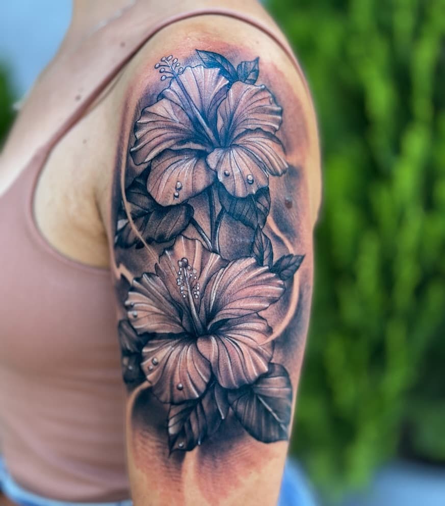 Bom dia .
Hibiscus , essa tattoo tem um valor sentimental muito grande pra nossa cliente .
Lembranças de sua avó .
Para orçamentos, só chamar no WhatsApp: ☎️ 88 999903295.
Qualquer dúvida só chamar.