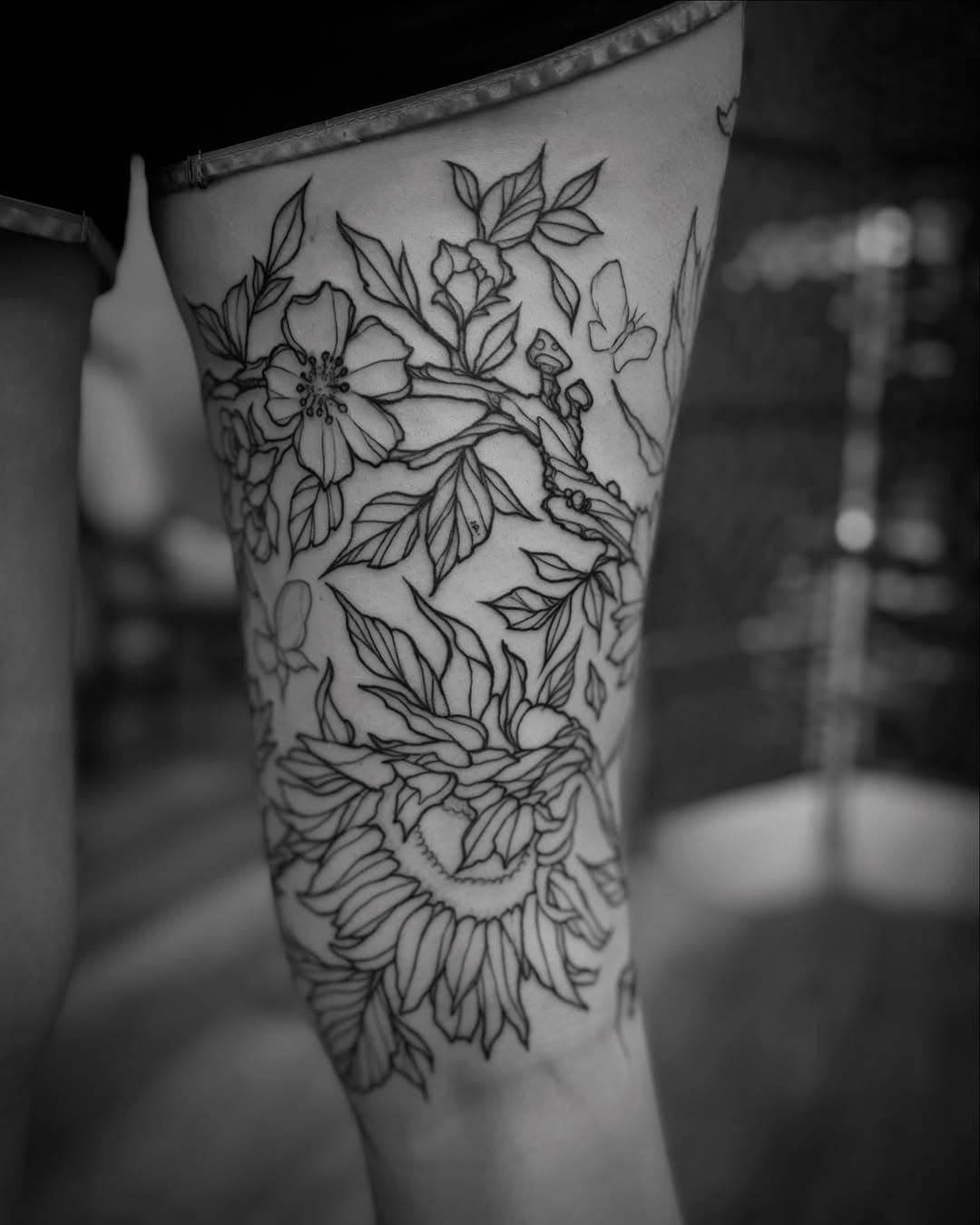 Linework process covering a whole leg eventually 

#legsleeve #enchantedforest #foresttattoo #naturetattoo #floraltattoo #lineart #tattoolinework #enchantedforesttattoo #trees #leaves #sunflowertattoo #sunflowers #tattooprocess