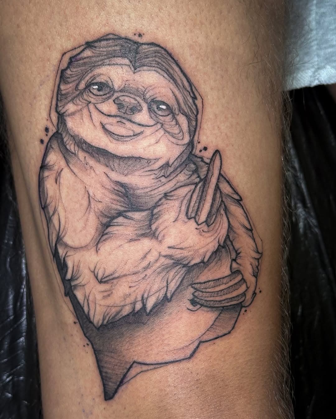 Vieeeelen, lieben Dank! Es war mir ein Fest ☺️🖤

#slothtattoo #middlefingertattoo #allcreaturesarebeautiful #sketchstyletattoo #sketchstyle #slothlover #spiritanimaltattoo #vegantattoo #tattooratingen #ratingentattoo #lovemyjob