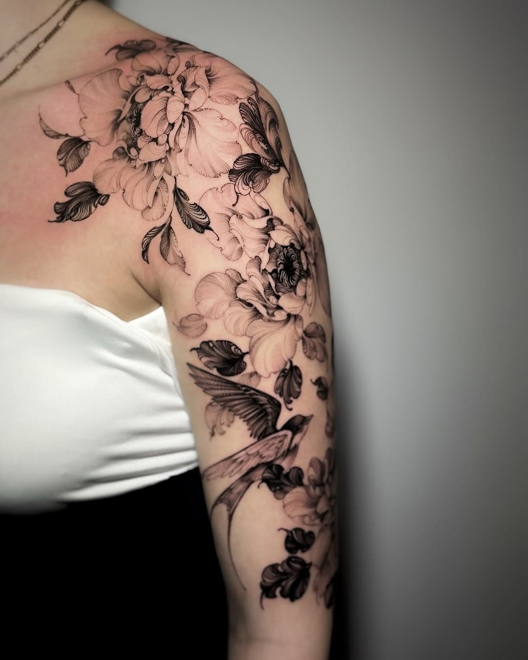 Swipe to see extent results ➡️

Two days of work in progress! ✨ The roses on the forearm weren’t done by me, but I added the band and leaves to blend them seamlessly into the new design. I put a lot of effort into connecting the older tattoo with the fresh piece to create a harmonious flow. What do you think of the result?

@rockthecoasttattoo @xy_studio_ 
#tattoo #tattoos #tattooartist #sleeve #blackandgreytattoo #floraltattoo #inked #tattooart #tattoodesign #customtattoo #realismtattoo #tattoostyle #tattoomotivation #inkedlife #blackworktattoo #tattoolife #tattooworld #birdtattoo #tattooinspiration