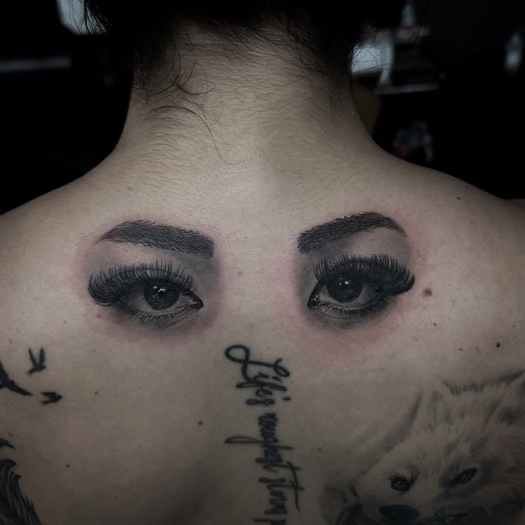 👀 realistic eyeballs on the upper back done by @chrisyoungtattoos ✍️
•
For booking contact Chris directly or send us a DM or email 📧 Goldmindstattoo@gmail.com 
•
•
•
#goldmindstattoo #goldmindstattoogallery #chrisyoungtattoos #eyeballtattoo #eyetattoo #ink #realism #realistictattoo #florida #fyp #inkyourstory