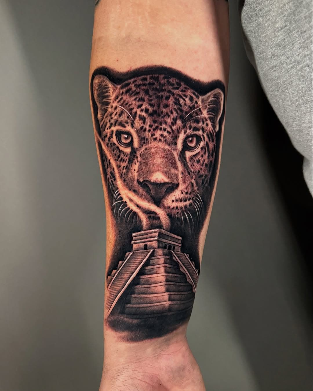 Jaguar!
.
👁 Now booking -March / April
.
👉🏻For any questions and availability call or text us at 909 6415488 
.
Done with:
@cheyenne_tattooequipment 
@radiantcolorsink
@tatsoul 
@aftercareh2ocean 
@allegoryink
@sullenclothing
.
.
www.tattoosbygoethe.com
