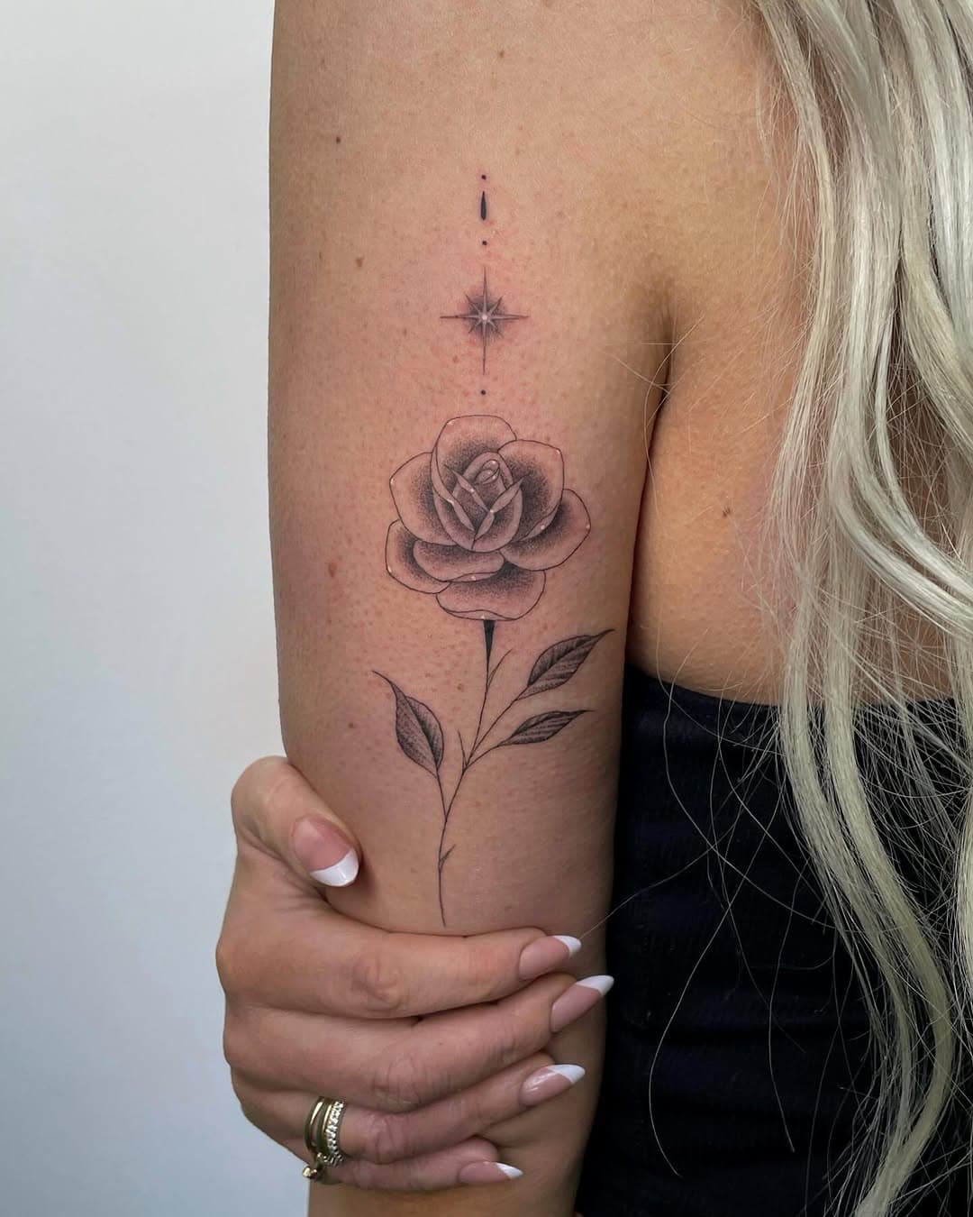 A classic rose with a little extra ✨ for a beautiful soul. Thanks so much Ruby 🤍✨ 

#finelinetattoo #ottawatattoo #rosetattoo