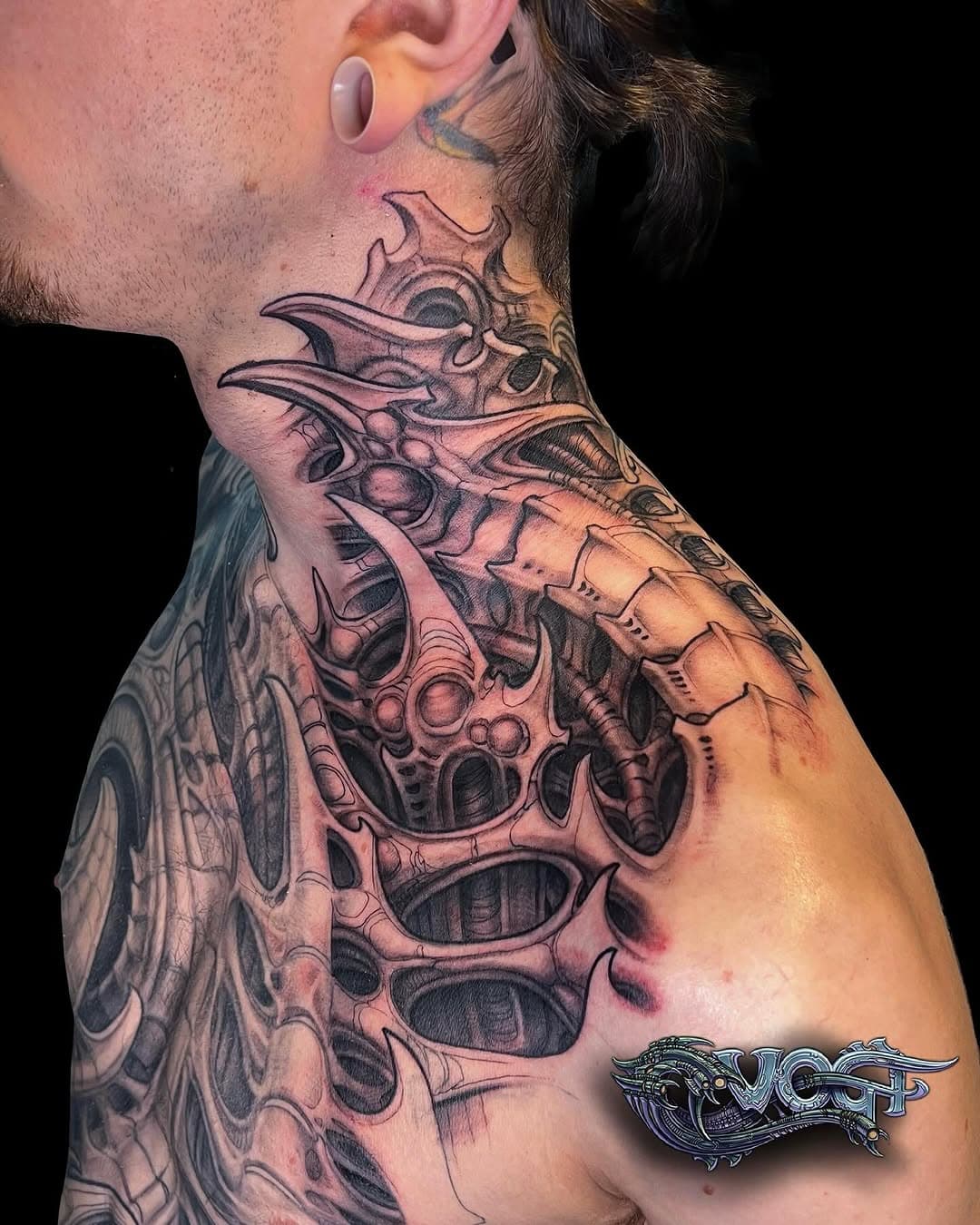 Added some neck business to Tony’s in-progress torso. Thanks as always man! #biomech #bioorganic #biomechanical #artist #art #alien #scifi #scifiart  #milwaukeetattoo #tattooedwomen #tattooed #milwaukeetattooartist  #jasonvogt #jasonvogttattoo #tattoo #tattoos #tattooer #tattooartist #darkartists #linework #blackwork #ink #inked #wisconsintattooartist #tattoolife #tattooart #visionaryart #conceptart