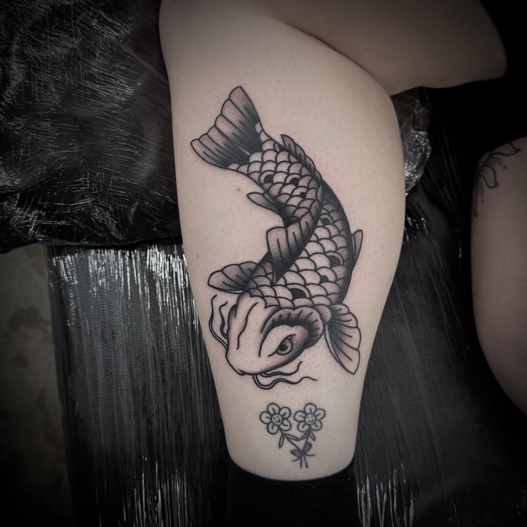 Koi 🐡
Taking bookings @valentinestattoostudio goldsmithtattoo@gmail.com #tattoo #tattooartist #traditional #traditionaltattoo #leamingtonspa #loveleam #leamingtonspatattoo #goldsmithtattooer #warwickshire 
#valentinestattoostudio #tradtattoo #birminghamtattoo #coventrytattoo 
#solihulltattoo x