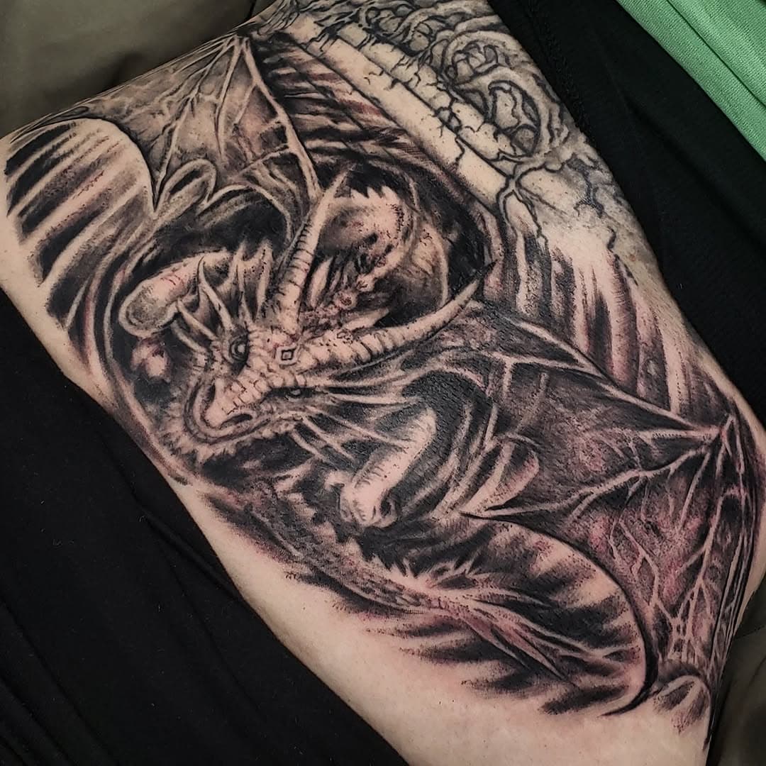 Dragon Tattoo 
Im looking to do more large scale tattoos full arm, leg, back, or chest tattoos 
Msg me for a quote