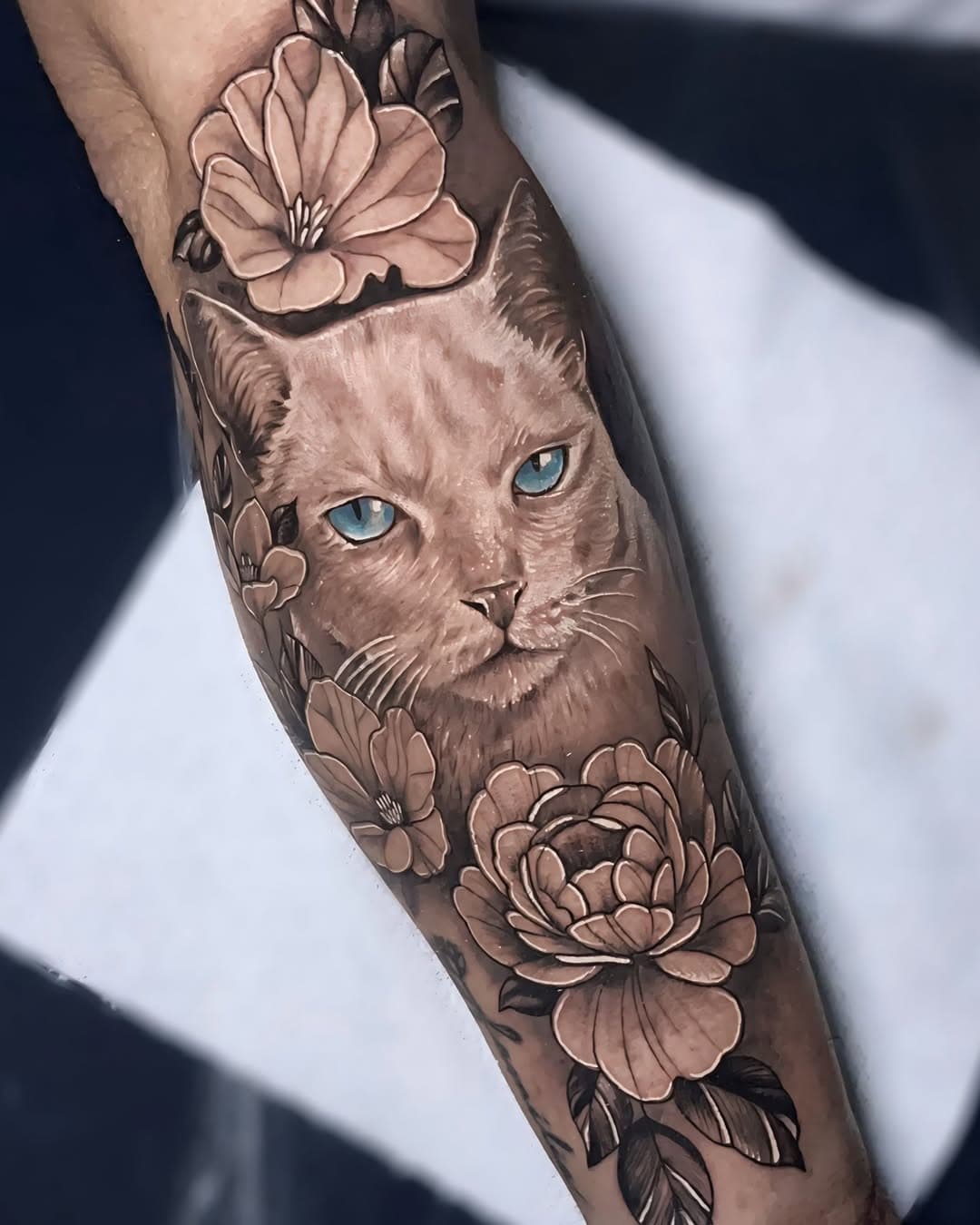 Mais uma tatuagem homenageando pet 😉😉😉 … #tatuagem #gato #realismo