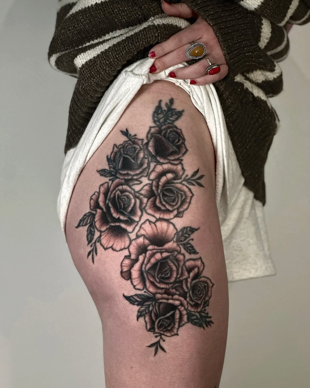 I freehanded this piece on Alivia before I started my apprenticeship. She lived with the linework for about 10 years. We finally finished it the other day ☺️