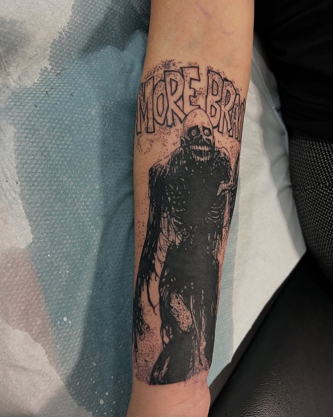 @fuzzytattoo got to do this rad Return of the Living Dead Tar Man tattoo in Brookings during his last trip to @star_child_tattoo 
#returnofthelivingdead #tarman 
.

.

#mythtattoo #mythtattooeugene #mythtattoostudio @myth_tattoo_studio #kwadronmachine #starchildtattoo @rinsecup @_numb_skulled @star_child_tattoo @eternalink @electrumsupply @electrumsupply @fusion_ink  @bountypapertowels @drbronner #eugeneoregon #criticaltattoo  #eugenetattooartist #oregon #oregontattooartists #oregontattooartist @cityofeug @eugeneoregon @eugeneoregon_ @kwadron_usa @criticaltattoosupply @relyaidtattoosupply @nucleartattoosupply