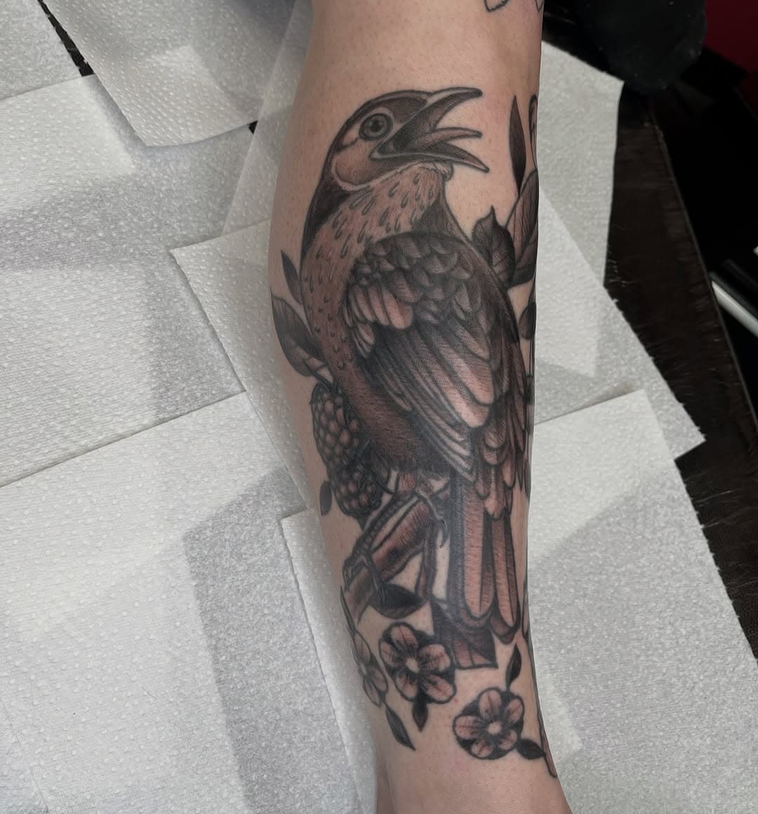 My cousin came in to start shading her pieces we started 2 shops ago before she became a mother! 😂 We’ve still a bit more to go and knee as well, but tough as ever. Thanks Louise! #asailorsgrave #belfasttattoo #tattoo #neotraditional #belfast #tattoos