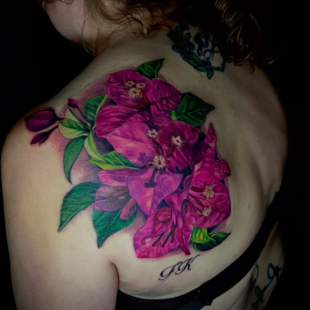 A big 9 hour sit for Kathy and we smashed out these beautiful bougainvillea flowers in memory of her recently passed mum 🌷 
Thankyou so much for the trust Kathy 🙏
More flowers before I go on leave please 🫢
Booking March/April ✨
Only at @vintagescarecrow