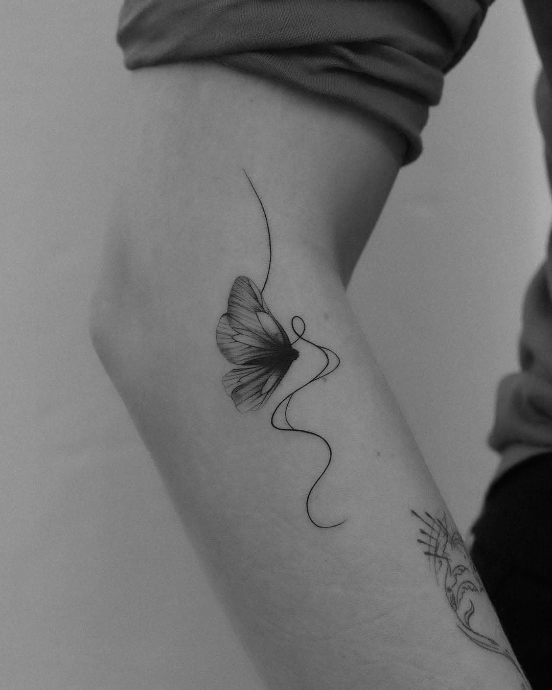 Flowy butterfly from my wannados for Kim 🤍🦋

#ButterflyTattoo #FineLineTattoo #RealisticTattoo #TinyTattoo #MinimalTattoo #SingleNeedle #TattooArt #ButterflyInk #ButterflyLover #DelicateTattoo #AestheticTattoo #SoftBlackAndGrey