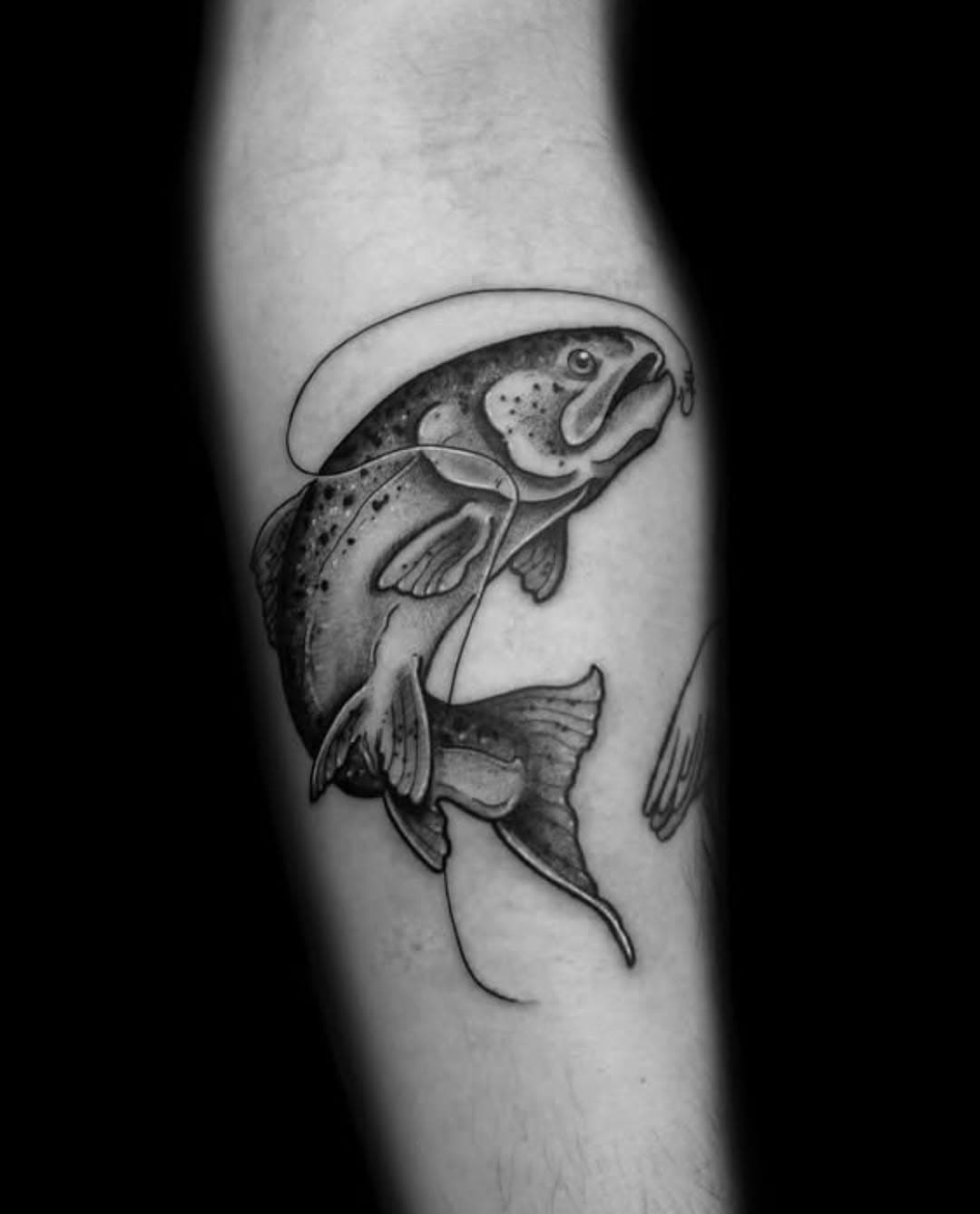 Par/By Karl @karlb_tattoo #imagotattoo #blackandgreytattoo #fishing #fishtattoo #montrealtattooartist