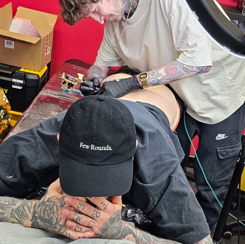 You have to be big and brave to get your arse tattooed! Or at least silly enough to agree...

Lucky our mate @phatphilm1 is the King of Oil Checks, so this was wee buns to him 💪🏻🛢👑

Send us a message if you want one of your own ASG ass anchors..super good deals on those from @rosswalkertattooer 😂😂😂