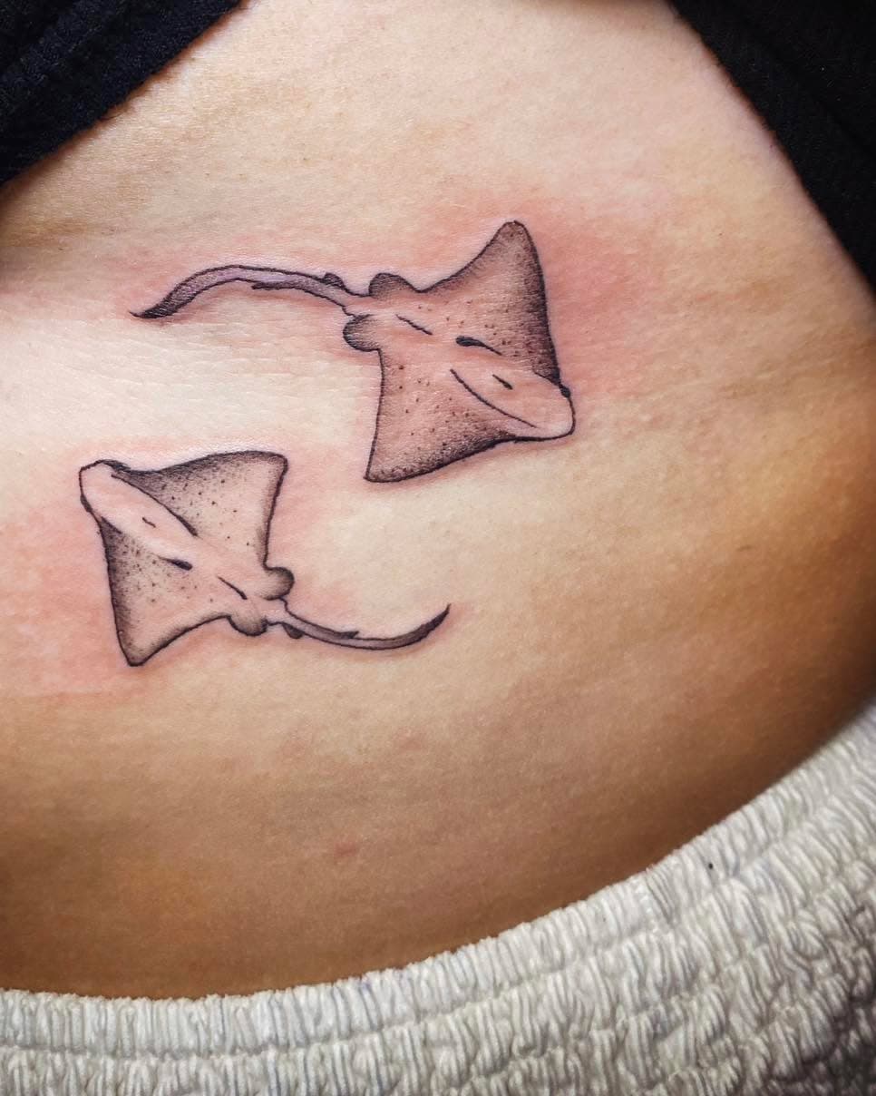 cute little sting rays done by our artist Gabby!!! 😊

check her out @gb_canva.art !

Thanks for looking !!👀👀