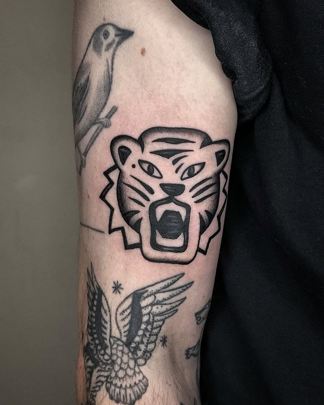 Thanks Alexander! Done @bestwishes_la in Los Angeles❤️
Books are always open for LA and Hawaii!
#tigerclubtattoo