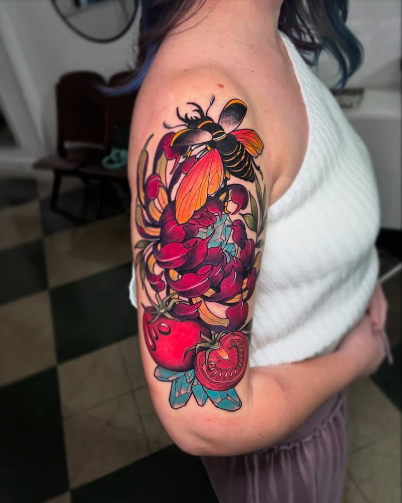🌸 n a t u r e 🌸
•
•
•
#flowertattoo #bugtattoo #tomatotattoo #tattoo #neotraditionaltattoo #naturetattoo