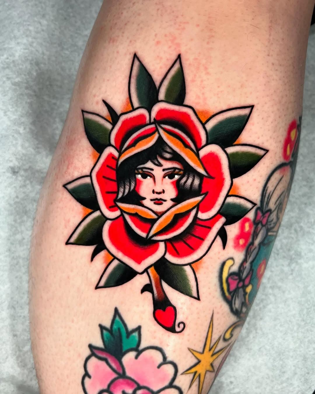 Rose/girl🤍
Para mi amiga @leganny_ ✨
✨✨✨✨

-gracias por adoptar a esta pequeña del flash 🫰🏼

-Mucho éxito Danny! Siempre es un gusto compartir y reír contigo 🤍
Gracias por los regalitos !
-
✨✨✨✨✨
@precitectattoomachines 
#precitecmachines
#precitecteam
#precitec

@powerinked
#powerinked

@traditionalartist @traditionalbangers @tradwork @tradworker @tradtatz @traditionaltattooss @traditionalclub @besttraditionaltattoo  @top_class_tattooing @topclass_traditional @tatuajeschingones @tradworkers_tattoo @tatuajes_chingones @traditionaltattoos_ @rad_trad_tattoo @radtradtattoo @hextat @oldworkers @oldlines @tttism @tattoosnob @tatuaje_mexico #tradtatz @traditionalkings #traditionaltattoo #traditionaltattoos #art #tatuajes #artistasmexicanos #tattoos #tattoosnob #tttism #besttattoos #oldschooltattoo #traditionalbangers #traditionalartist #traditionalclub #tatuaje_mexico #topclasstraditional #mexicali #bajacalifornia #tijuana #mexico #powerinkedcrew#tradworkersmexico #rosetattoo #girltattoo #rosegirl