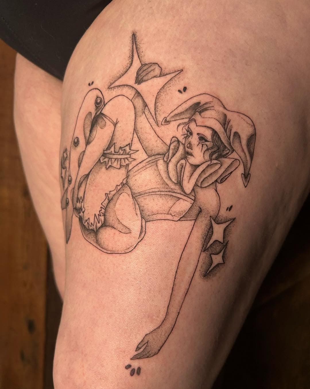 Jester flash piece done by Dari.
@lizardmilk_tattoos
.
.
.
#tattoo #tattooart #tattooartist #tattooist #vancity #vancitytattoo #inked #tattooink #inkwork #inkart #bodyart #bodytattoo #tattoodesign #tattooideas #tattooinspiration #vancouvertattoo #langleytattoo #surreytattoo #jestertattoo #finelinetattoo #stippleshading #illustrationtattoo #cutetattoo #flashtattoo