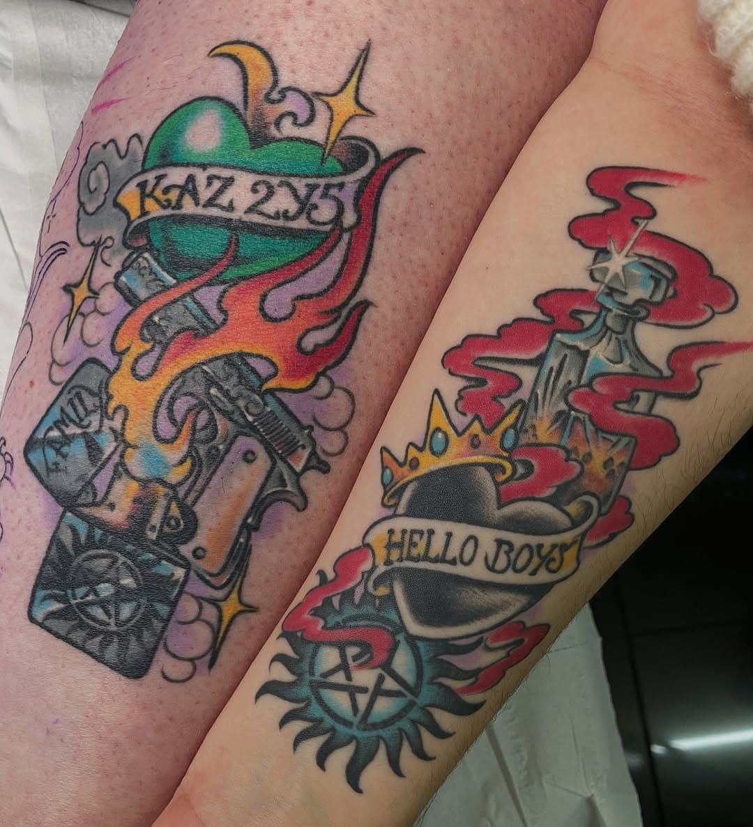 Happy healed pair of Supernatural mother/daughter tattoos. It’s great to fun to hang out with these two and have nerdy chats about our favourite demon fighting brothers!

Rumours of a new season??

##traditionaltattoo #americanatattoos #supernaturaltattoo #winchesterbrothers #crowley #nerdytattoos #nerdytattoo #demontattoo #1911 #helloboys