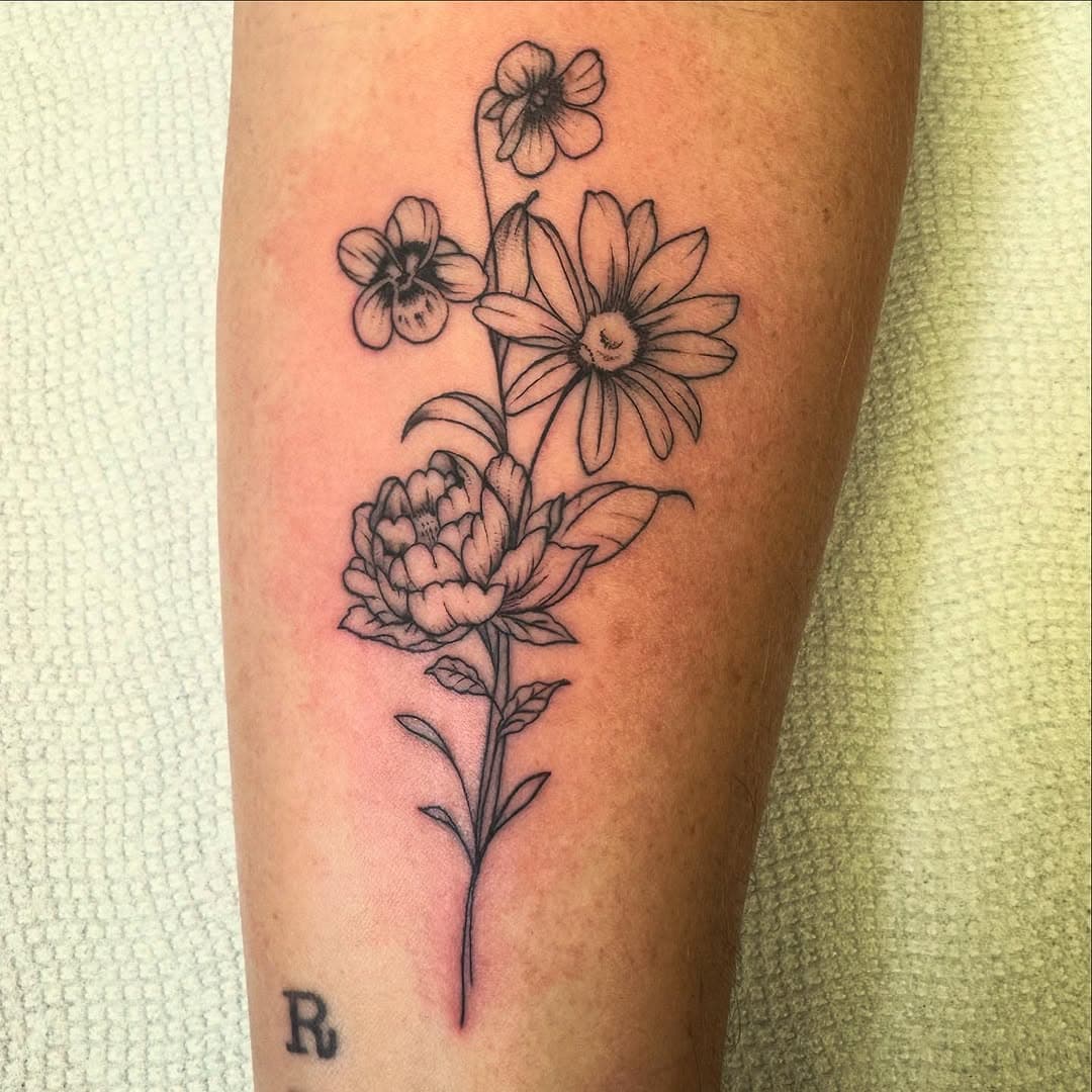 A little fine line flower tattoo I had the opportunity to do! I have openings!!! Email for an appointment!